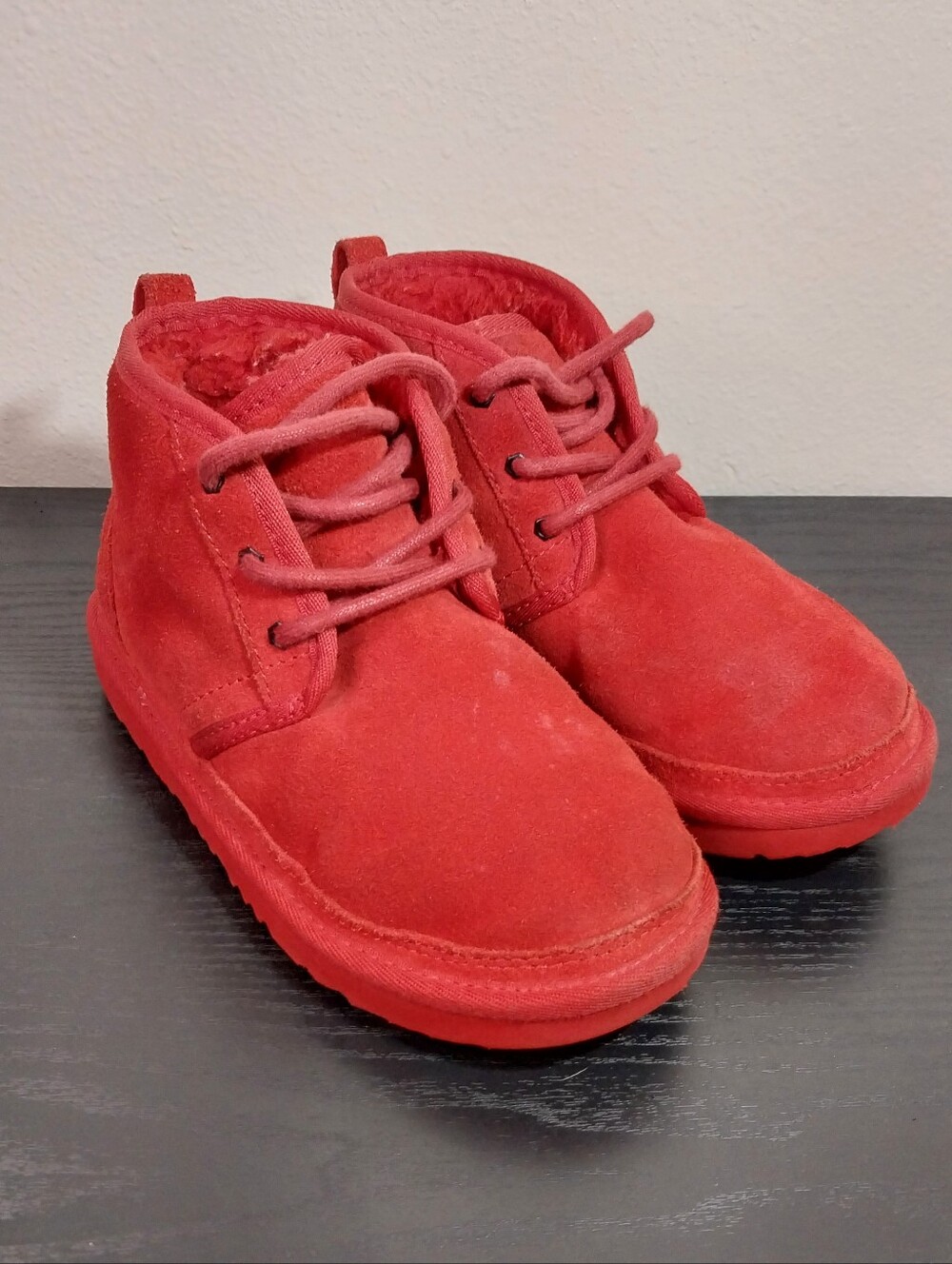 UGG Neumel II Kids Red Suede Lace-Up Ankle Chukka Boots Size 2